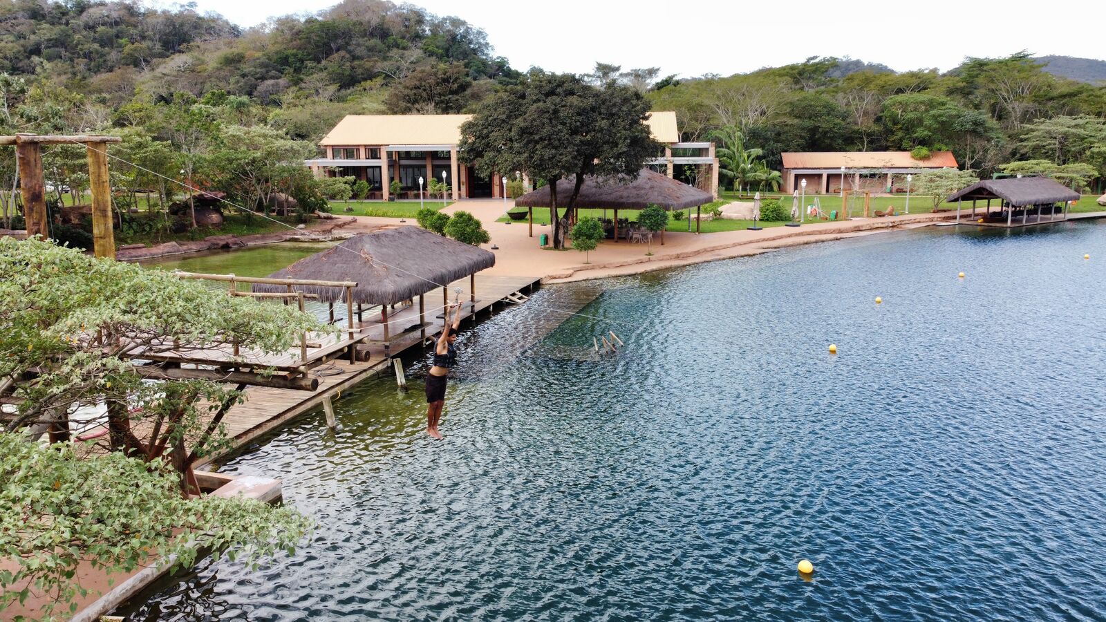 Tirolesa Aquática